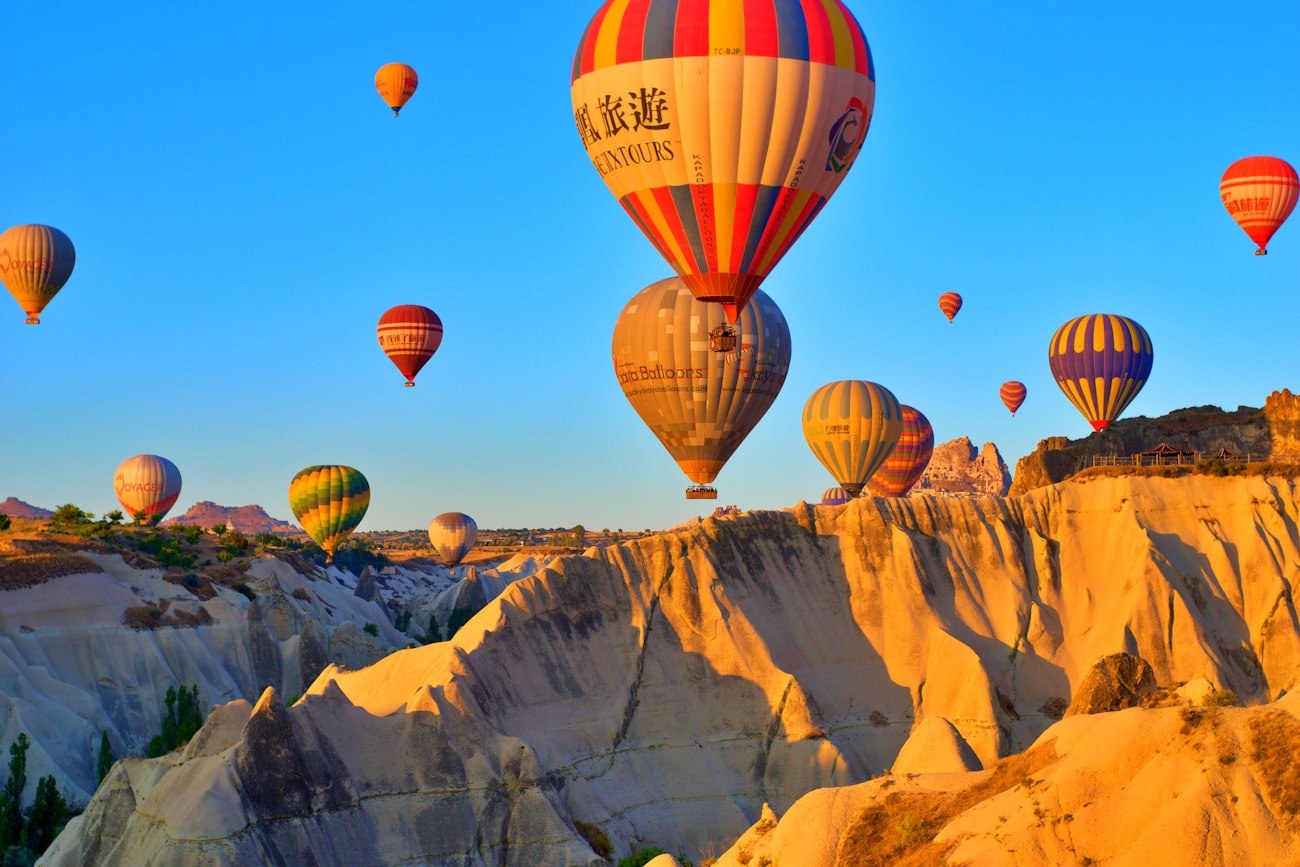 Kapadokya'da balonlar ve doğal oluşumlar